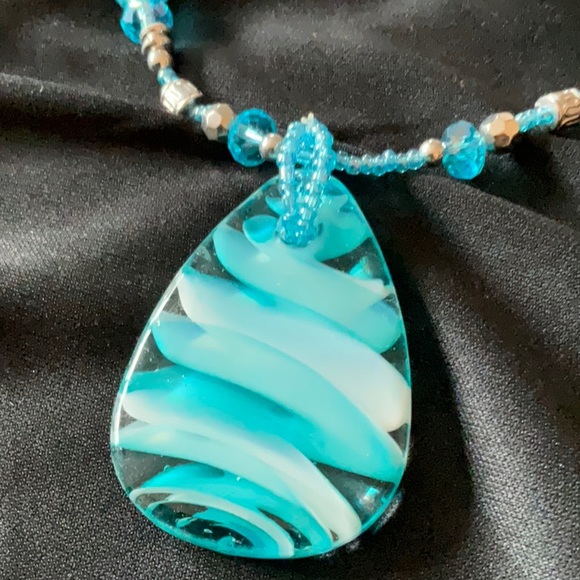 Silverfox Jewelry, Gift Boxed, Necklace and Earrings Set, Gorgeous ♥️🔥😍🔥💕💙 - Picture 4 of 8